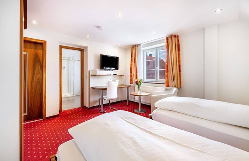 Rosenfeld House | Room 'Zweibettzimmer 22' with Wi-Fi