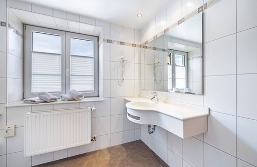Rosenfeld House | Room 'Zweibettzimmer 22' with Wi-Fi