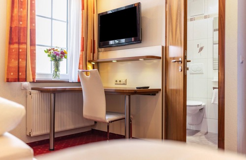 Rosenfeld House | Room 'Zweibettzimmer 25' with Wi-Fi