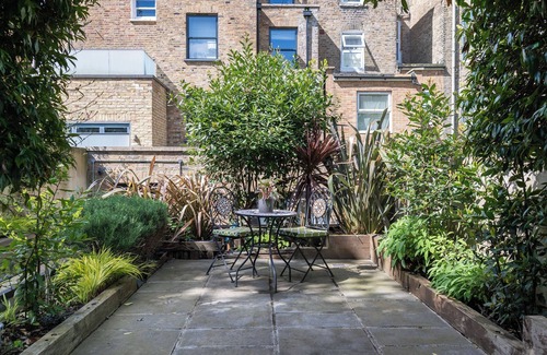 Hammersmith Broadway Apartment | Room2 London Hammersmith Townhouse