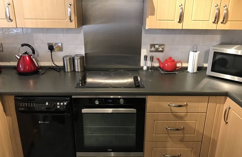 Shirley Apartment | Roomotel - Hamlyn Green - Ground Floor 1 Bed Apartment in Solihull near the NEC