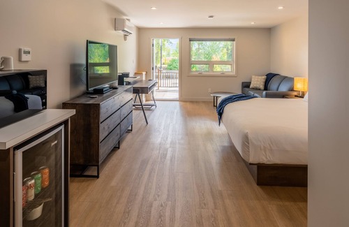 Golden Hotel | Rooms at Riveredge