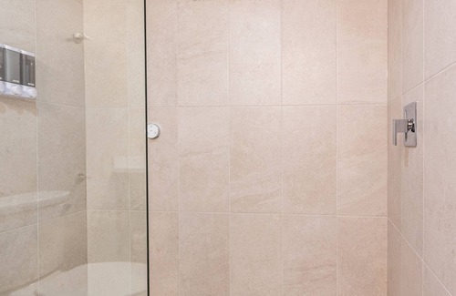 Golden Hotel | Rooms at Riveredge