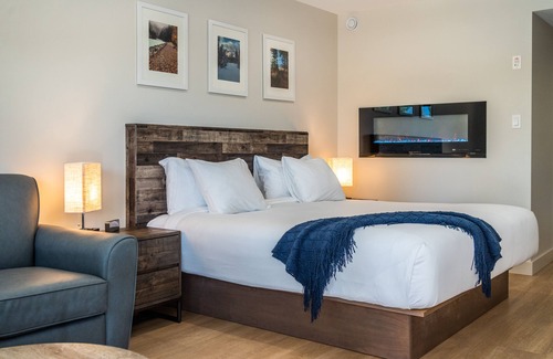 Golden Hotel | Rooms at Riveredge