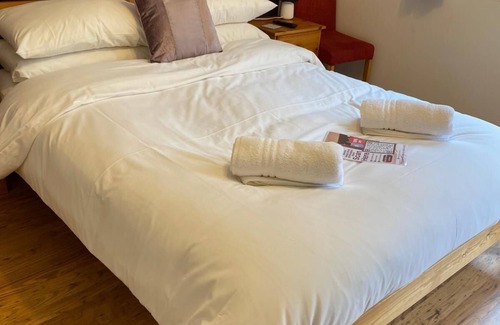 Tortworth Hotel | Rooms at the Huntsman Inn