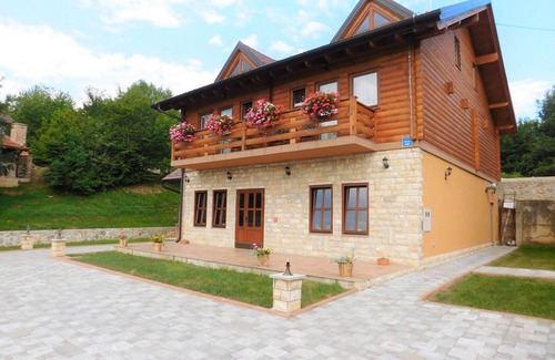 Grabovac Apartment | Rooms Ilija, (15145), Rakovica, hr
