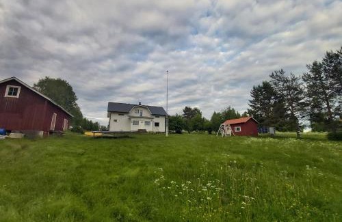 Muonio House | Rooms in a big wooden home, homestay