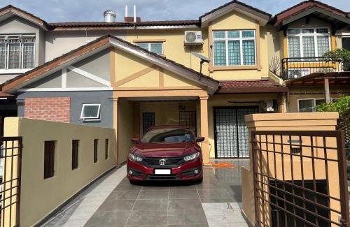 Sungai Buloh House | Rooms Options