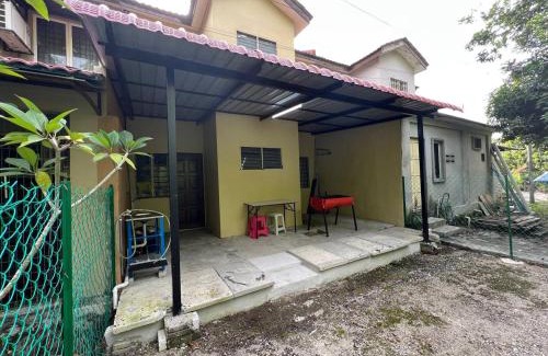 Sungai Buloh House | Rooms Options