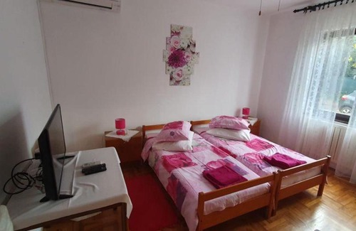 Fuskulin House | Rooms Roza with private bathroom Fuskulin country area 6 km from the beach