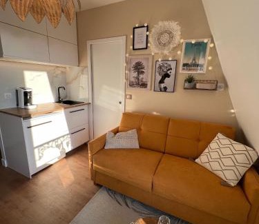 Quartier de la Folie-Mericourt House | Rooms with fabulous view on Paris roofs