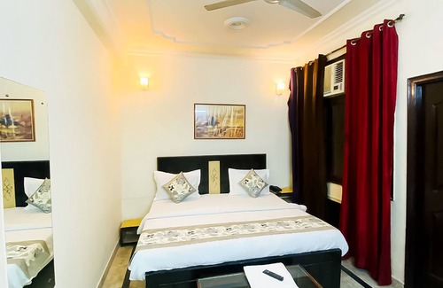 Baraula Hotel | Roomshala 056 CSK RESIDENCY
