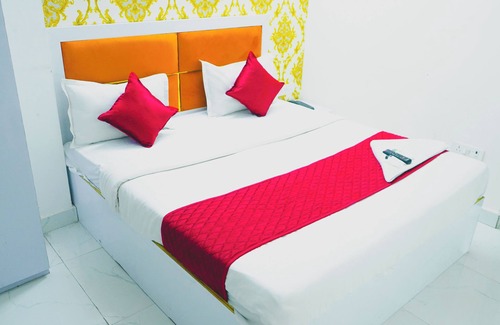 Indirapuram Hotel | Roomshala 115 Satguru Residency