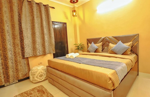 Indirapuram Hotel | Roomshala 115 Satguru Residency