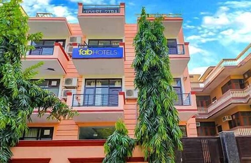 Indirapuram Hotel | Roomshala 115 Satguru Residency