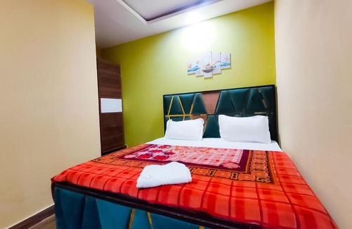New Delhi Hotel | Roomshala 122 Hotel Park View - Near Adarsh Nagar