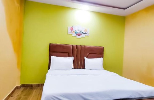 New Delhi Hotel | Roomshala 122 Hotel Park View - Near Adarsh Nagar