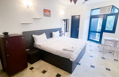 Hauz Khas Village Hotel | Roomshala 159 The Hauz khas inn
