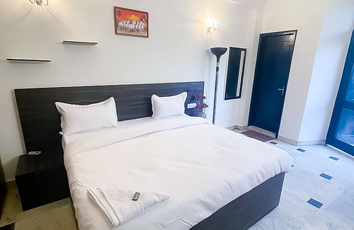 Hauz Khas Village Hotel | Roomshala 159 The Hauz khas inn