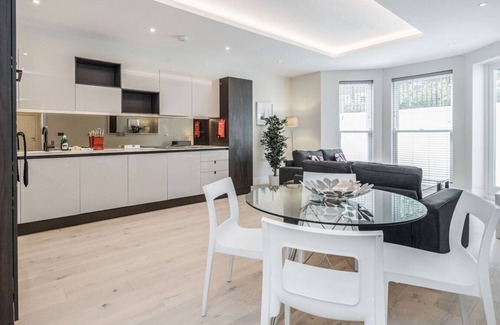 Surbiton Hill Apartment | Roomspace Apartments - Lyons House