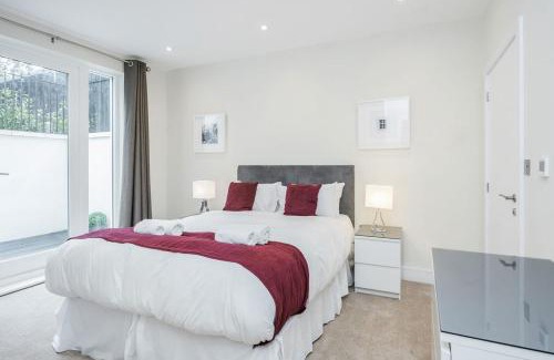 Surbiton Hill Apartment | Roomspace Serviced Apartments- Lyons House