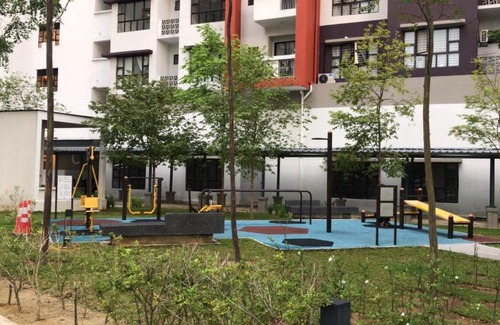 Putrajaya Bed & Breakfast | Roomstay in Putrajaya (Female only/Queen bed)
