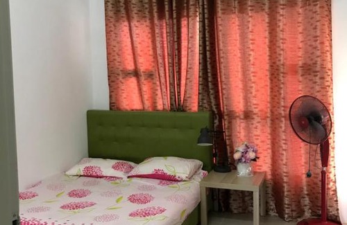 Putrajaya Bed & Breakfast | Roomstay in Putrajaya (Female only/Queen bed)