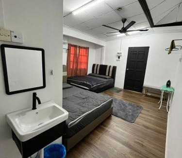 Kuala Terengganu House | Roomstay Kuala Nerus Gated Parking - 6m to Beach & 15m to Drawbridge