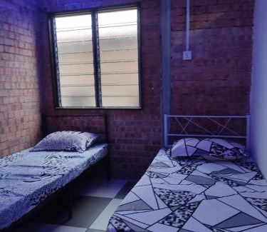 Sungai Buloh Hotel | Roomstay Nurfadz Sg Buloh