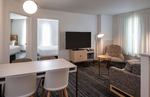 Falls Church Hotel | Roomy 2BR Suite with Full Kitchen, Pets Allowed, Short Drive to Kennedy Center!