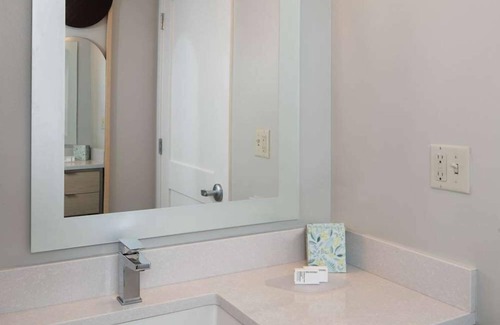 Falls Church Hotel | Roomy 2BR Suite with Full Kitchen, Pets Allowed, Short Drive to Kennedy Center!