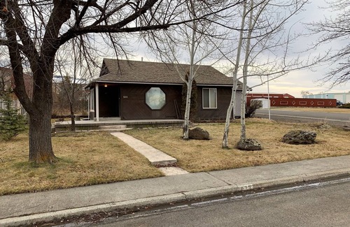 Grangeville House | Roomy, 3 bed room house on the South side of town!