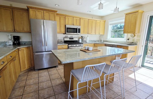 Truro House | Roomy 3BD+ -A/C, Screen Porch, Outdoor Shower, Fire Pit, Ping Pong-Plenty of Space to Spread Out
