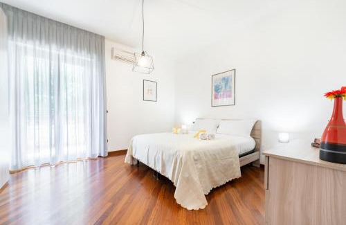 Municipio 2 Apartment | Roomy Apartment with terrace & parking