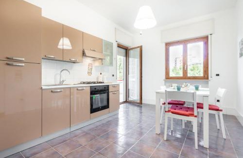 Municipio 2 Apartment | Roomy Apartment with terrace & parking