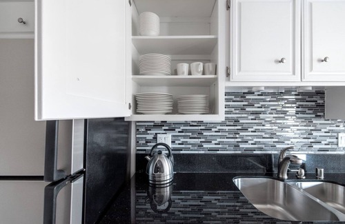 Sawtelle Apartment | Roomy Brentwood 2BR w/Gym + Courtyard, walk to Dining, by Blueground