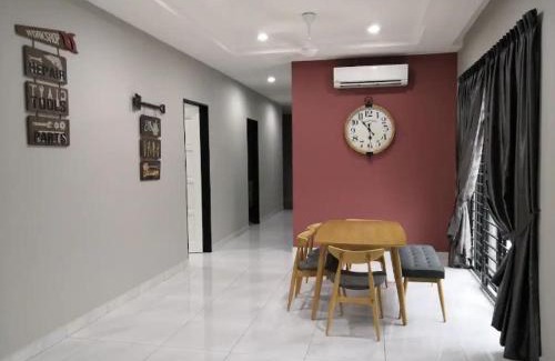 Pasir Pinji House | Roomy Bungalow Stay with Karaoke and Cinama in the House 6 room 6 bathroom 18pax