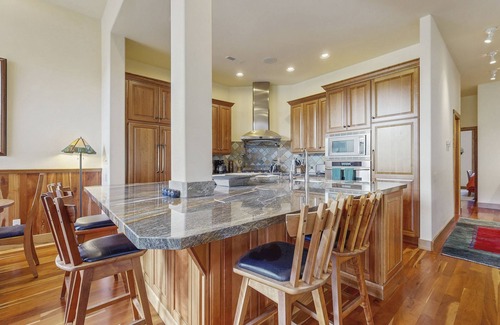 Elkhorn Village Condo | Roomy Condo with Golf Course Views, Adult Bikes, & Access to Resort Amenities