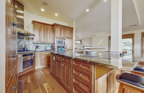 Elkhorn Village Condo | Roomy Condo with Golf Course Views, Adult Bikes, & Access to Resort Amenities