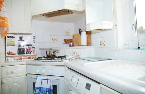 Central Aberdeen House | Roomy double bedroom in serene Hilton 2 bed apartment