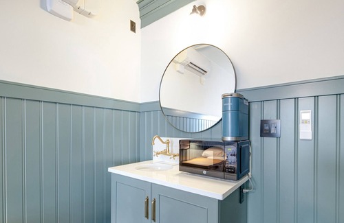 Poulsbo Apartment | Roomy, luxe suite at Hotel Scandi with living area & walkable locale