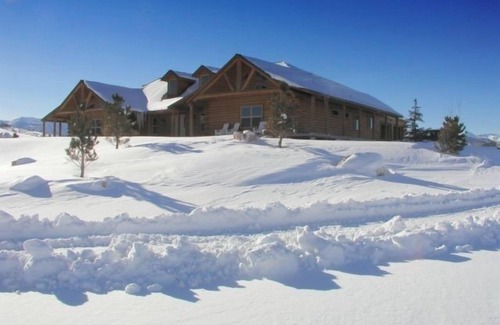 Morgan County Cabin | Roomy! Relax in luxury with country solitude and incredible mountain views.