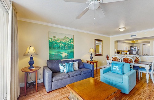 Panama City Beach Condo | Roomy retreat on the water w/private balcony, shared pool, & beach access