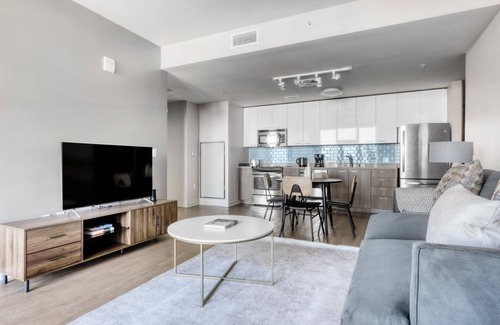 Downtown San Jose Apartment | Roomy San Jose 1BR w/Gym & Pool, good access to 280 & 101, by Blueground