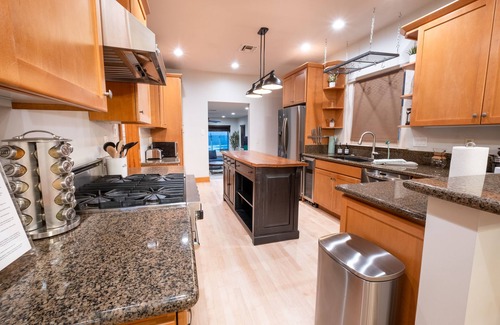 Downtown Phoenix House | 🌵Roosevelt Historic Craftsman🌵Heated Pool/Spa⭐BBQ⭐Firepit⭐Downtown PHX⭐Modern⭐