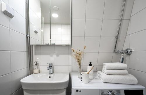 Punavuori Apartment | Roost Albert 10 B