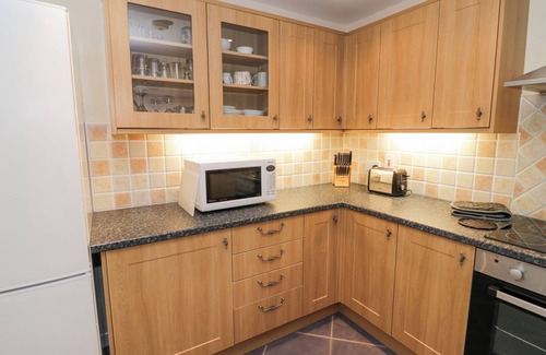 Stourport-on-Severn Cottage | ROOSTER, family friendly, with a garden in Stourport-On-Severn