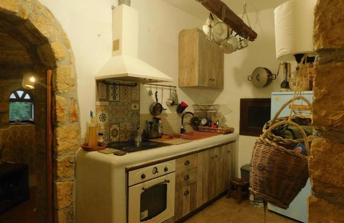 Menetai House | rooster
