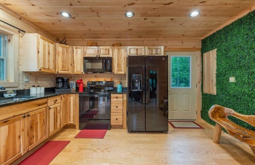 Fairview Villa | Rooster Nest! New Spacious Cabin