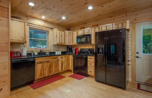 Fairview Villa | Rooster Nest! New Spacious Cabin